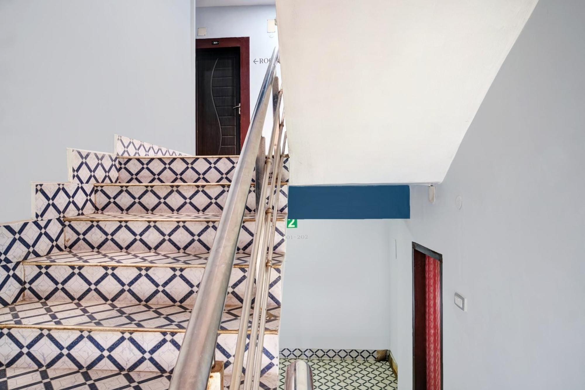 Super Hotel O Noonmati Guwahati Formerly Hotel Sundari Экстерьер фото